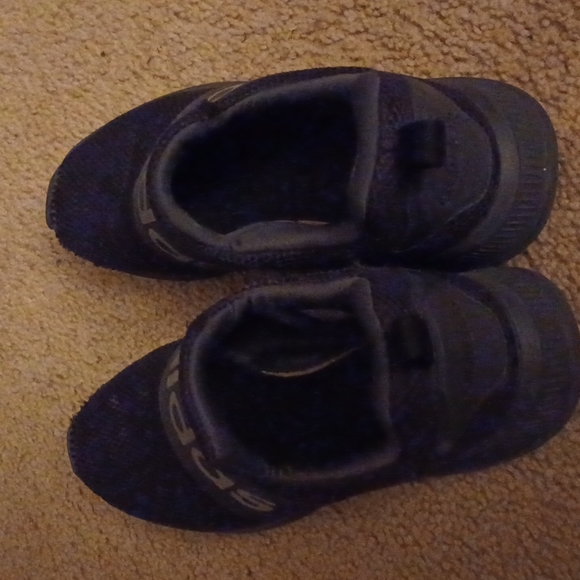 Size 11 men's Adidas shoe black and grey - Picture 3 of 3